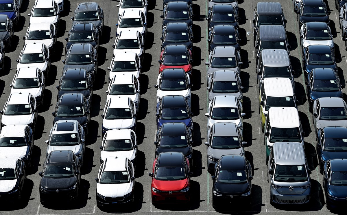 epa12120403 Cars for export wait for shipping at the port in Emden, Germany, 20 May 2025. Autoport Emden is the third largest automobile handling port in Europe. The annual handling volume is currentl ...