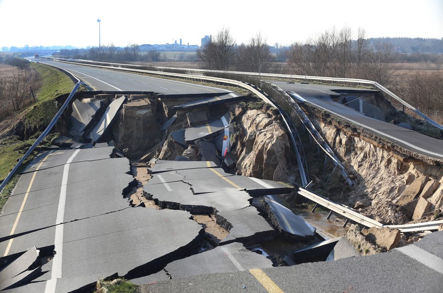 epa06525015 A general view of the damaged highway A20 (Luebeck-Stettin) which has been completely closed in Tribsees, Germany, 14 February 2018. Media report that the transport ministry of Mecklenburg ...