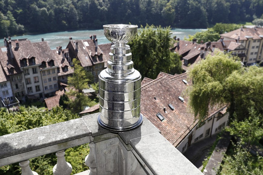 The Stanley Cup trophy in Bern, Switzerland, August 2, 2017. Switzerland&#039;s Mark Streit won the trophy with the Pittsburgh Penguins in 2017. (KEYSTONE/Peter Klaunzer)