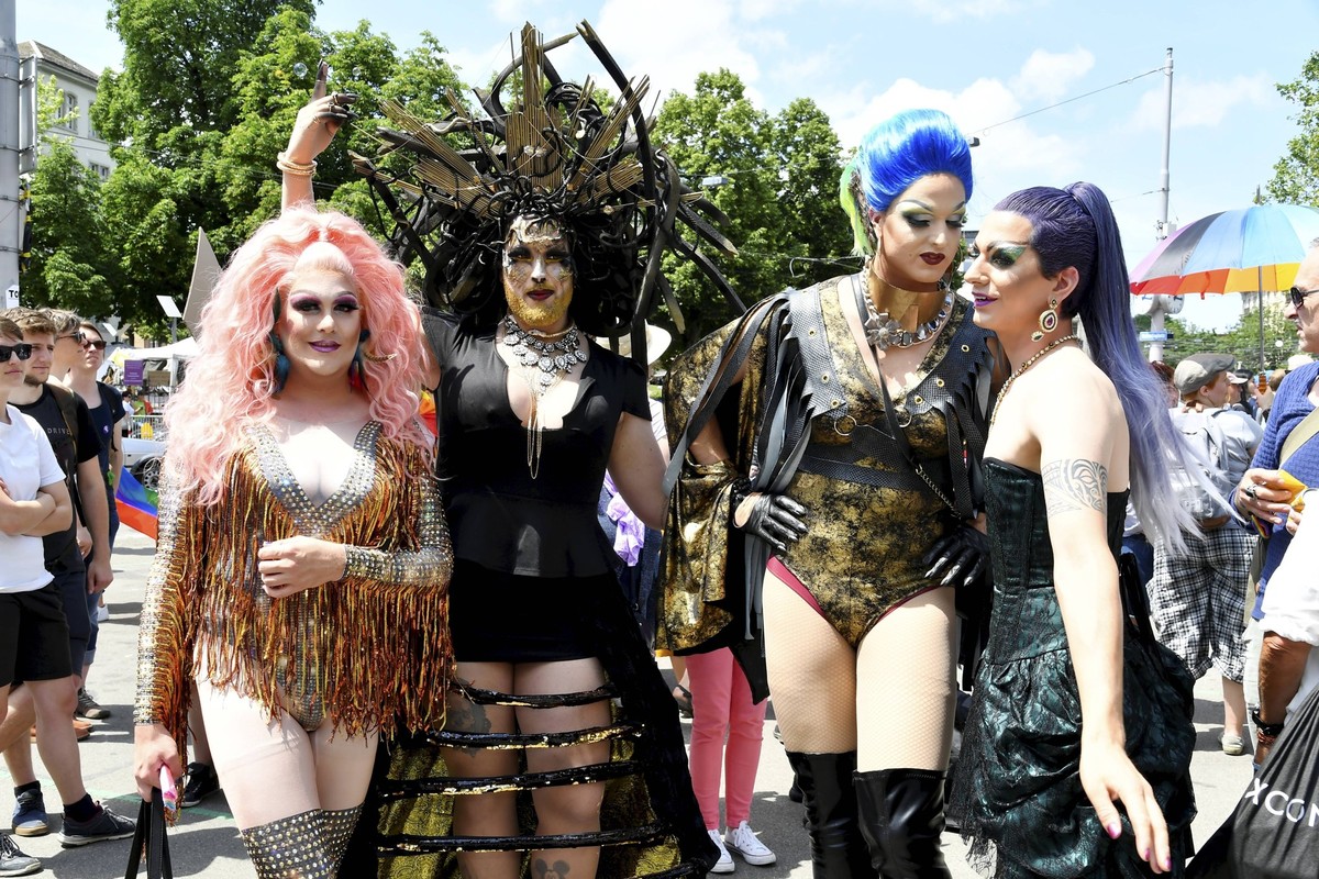 15.06.2019 Zuerich,Schweiz. Im Bild : Zurich - Pride.25. Schwule und Lesben Veranstaltung.Bunt Parade Stimmung *** 15 06 2019 Zurich, Switzerland In picture Zurich Pride 25 Gays and lesbians Event Col ...