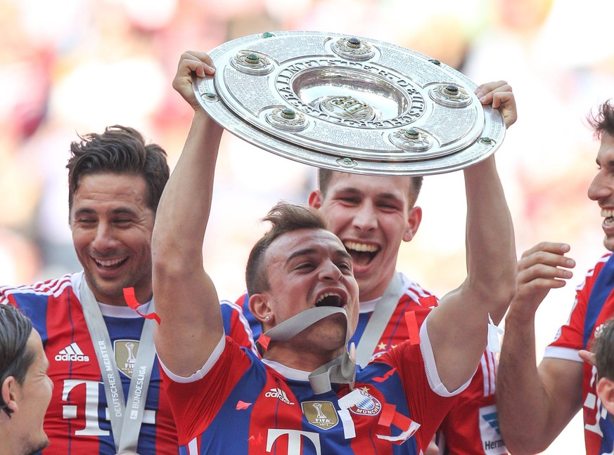 Dann darf auch Shaqiri die Schale zeigen und dabei «Jaaaaaaaa!» schreien.