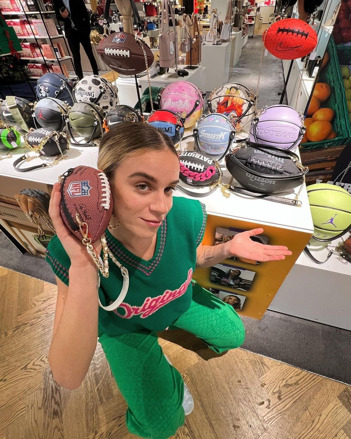 Les baskets-bags de La Fripe à Jo ont notamment bénéficié d'un pop-up store au sein des magasins Manor, en Suisse romande.