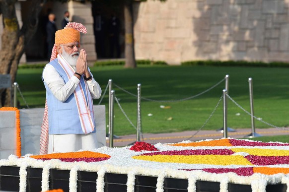 epa09414667 A handout photo made available by the Indian Press Information Bureau (PIB) shows Indian Prime Minister Narendra Modi pays tribute on the occasion of 75th India