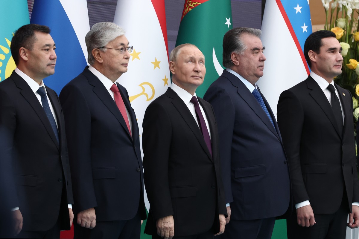 From left: Kyrgyzstan's President Sadyr Japarov, Kazakhstan's President Kassym-Jomart Tokayev, Russian President Vladimir Putin, Tajikistan's President Emomali Rahmon and Turkmenistan&# ...