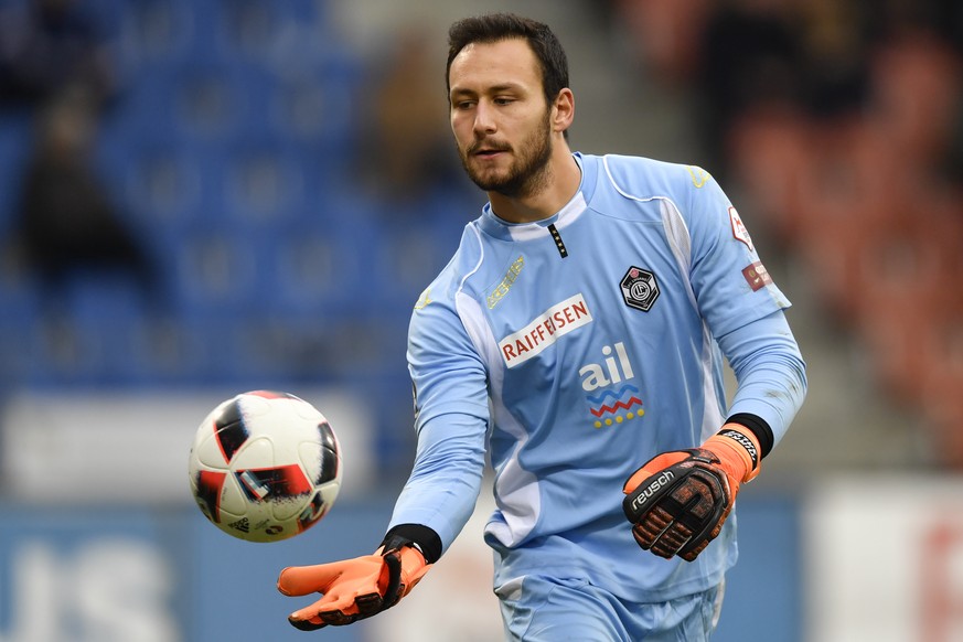 Der Tessiner Torhueter Mirko Salvi, im Fussball Super League Spiel zwischen dem FC Vaduz und dem FC Lugano, am Sonntag, 27. November 2016, im Rheinpark Stadion in Vaduz. (KEYSTONE/Gian Ehrenzeller)