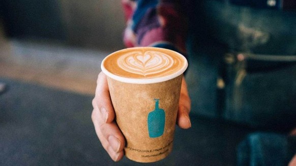 Nestlé schnappt sich «Apple der Kaffee-Industrie» – das Geheimnis hinter dem Hipster-Kafi
Blue Bottle? Entweder bin ich farbenblind oder der Brand-Manager macht seinen Job stümperhaft..! 🤔😉😂