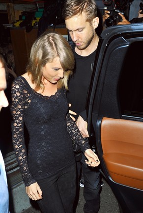 Das ist Taylor Swift mit DJ Calvin Harris an ihrer Seite.