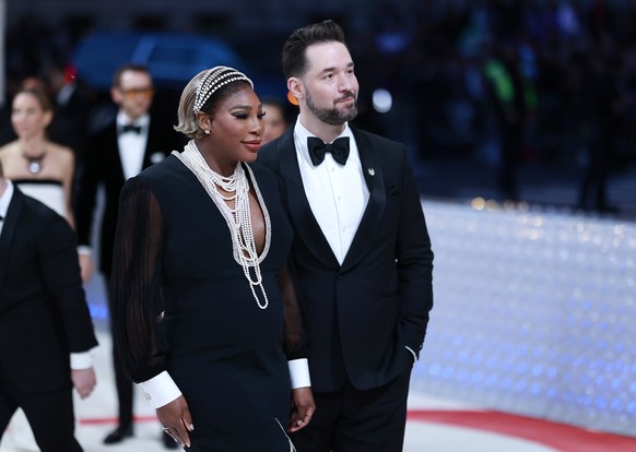 epa10603438 Serena Williams (L) and Alexis Ohanian arrives on the carpet for the 2023 Met Gala, the annual benefit for the Metropolitan Museum of Art&#039;s Costume Institute, in New York, New York, U ...