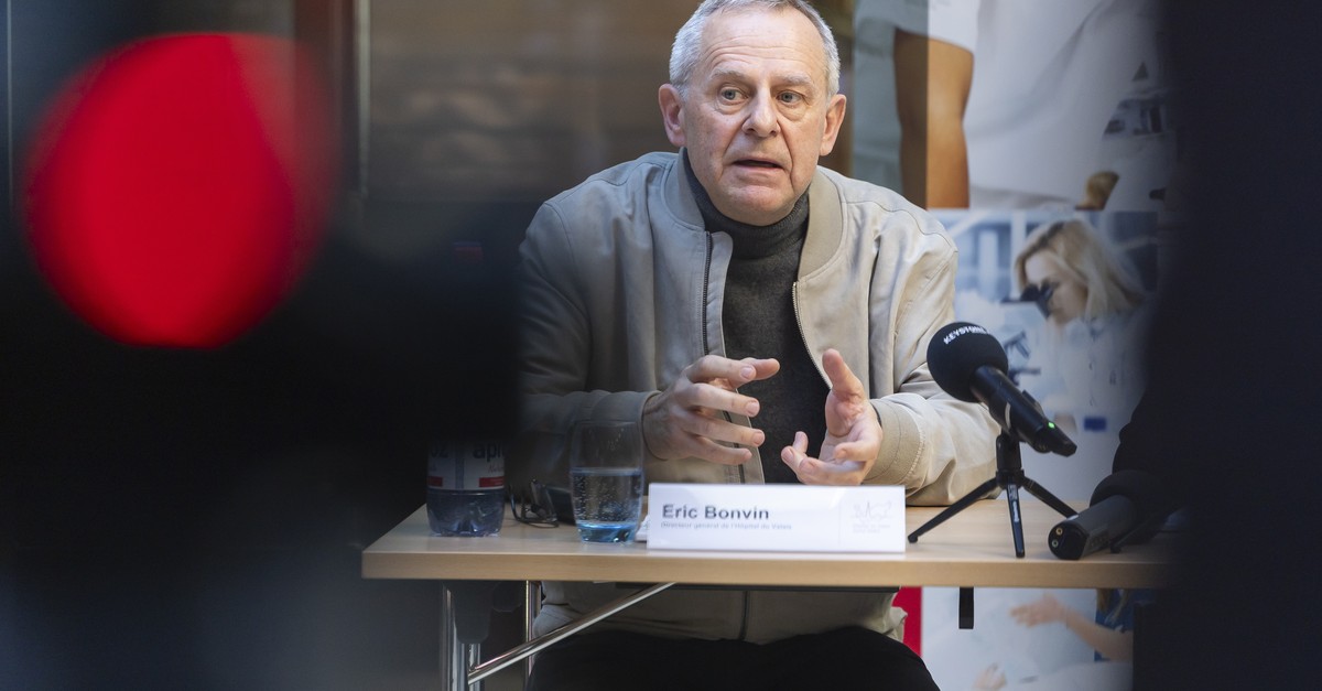 Spital-Wallis-dementiert-Ger-cht-ber-Journalisten-in-weissen-Kitteln