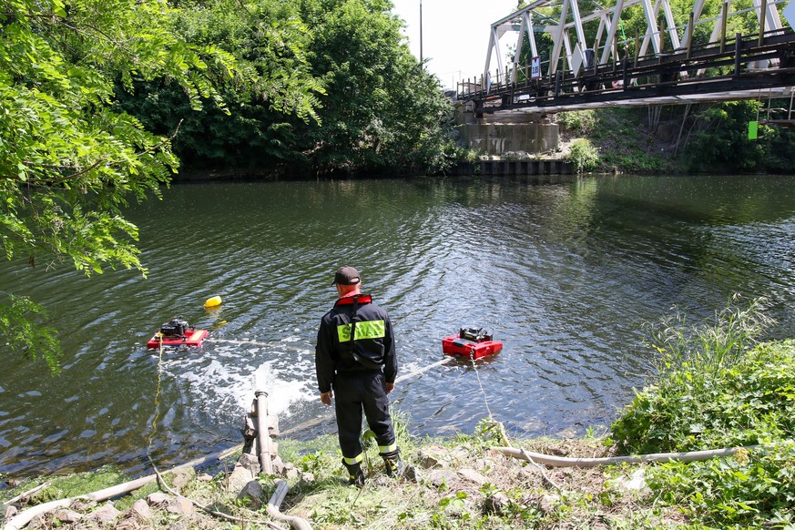 epa10686836 Firefighters pump oxygen into the Gliwice Canal, which feeds into the Odra in order to prevent the growth of algae, in Kedzierzyn-Kozle, southern Poland, 12 June 2023. Poland is prepared f ...