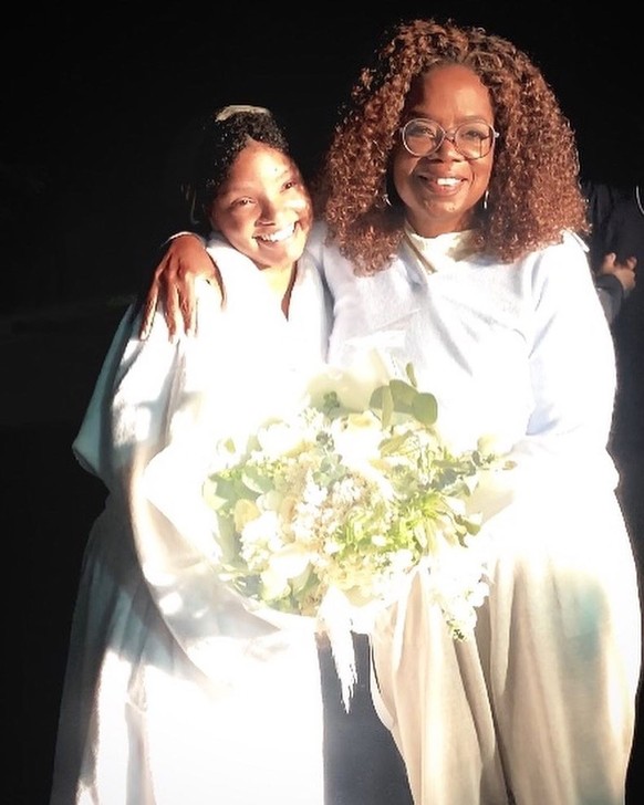 Halle Bailey und Oprah am Set von The Color Purple

https://www.instagram.com/p/CfbdaEZLY33/?utm_source=ig_embed&amp;ig_rid=d3ae5037-9210-47da-9aff-799ad364aed1