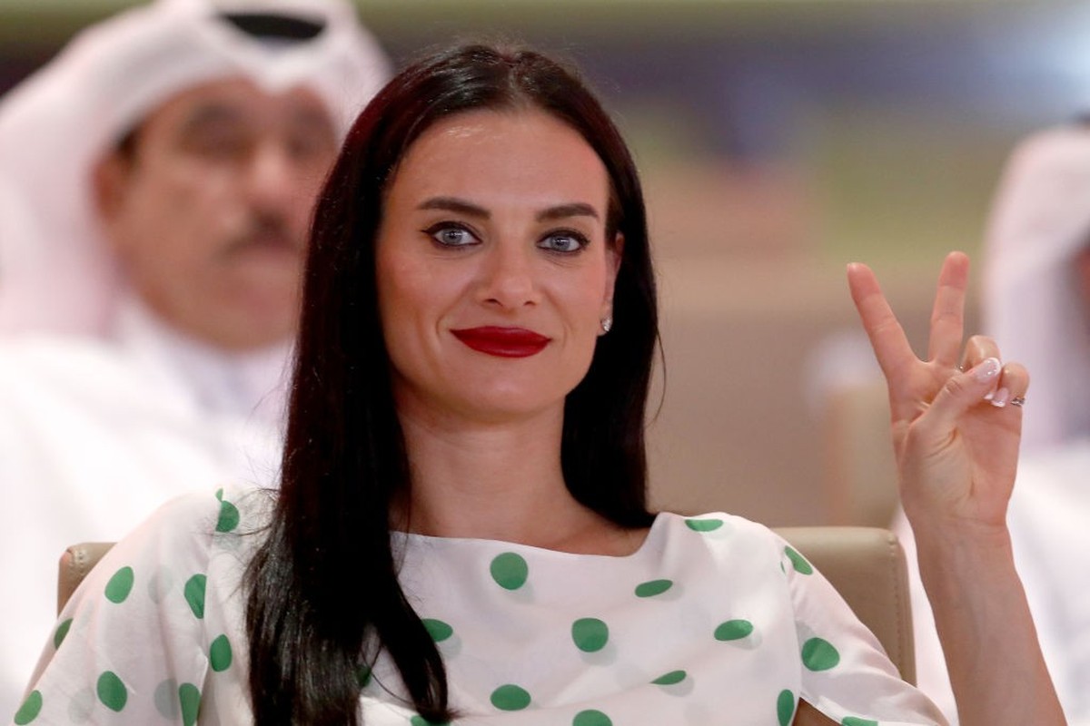 Saluée pour ses compétences sportives, Yelena Isinbayeva est connue en Russie pour son soutien sans bornes au président Poutine.