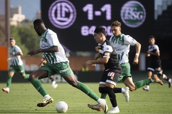 From left, Abdoulaye Diaby (SG), Ignacio Aliseda (LUG) and Corsin Konietzke (SG), during the Super League soccer match FC Lugano against FC St Gallen at the Cornaredo Stadium in Lugano, Sunday, Septem ...