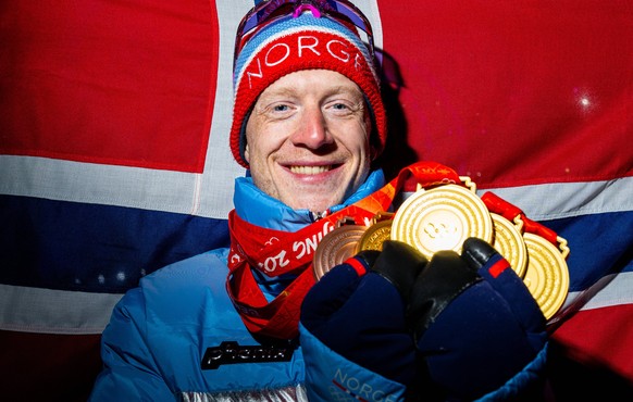 220219 Johannes Thingnes Bo of Norway poses with his medals during day 15 of the 2022 Winter Olympics on February 19, 2022 in Zhangjiakou. Photo: Vegard Grott / BILDBYRAN / kod VG / VG0246 bbeng Olymp ...