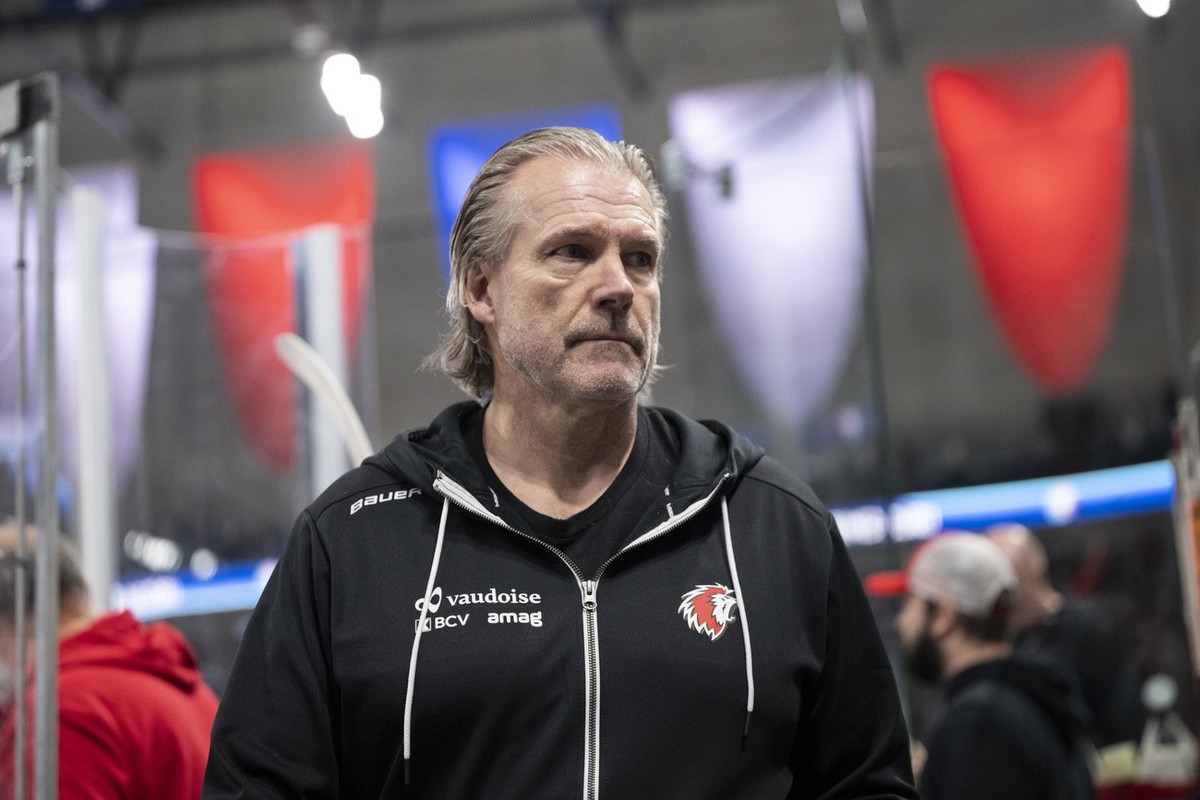 Head Coach Geoff Ward (LHC) im siebten Playoff Final Eishockeyspiel der National League zwischen den ZSC Lions und dem Lausanne HC, am Dienstag, 30. April 2024, in der Swiss Life Arena in Zuerich. (KE ...