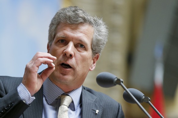 Thomas de Courten (SVP-BL) spricht waehrend einer Debatte im Nationalrat waehrend der Wintersession der Eidgenoessischen Raete, am Donnerstag, 17. Dezember 2015 in Bern. (KEYSTONE/Peter Klaunzer)