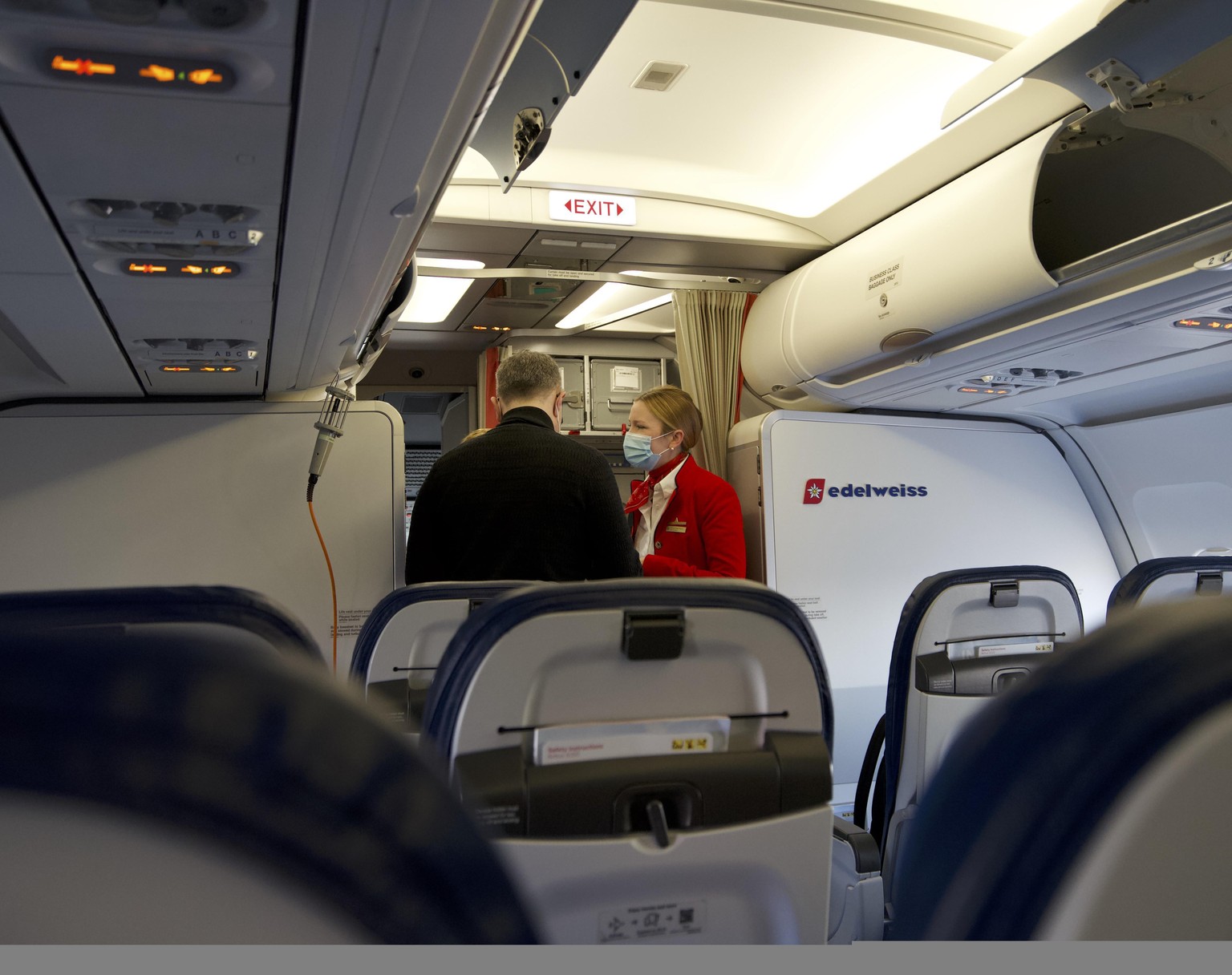 Eine leere Maschine der Edelweiss fliegt von Zürich nach Krakau, um dort Geflüchtete Menschen aus der Ukraine abzuholen.