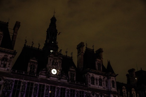 epa10202685 Lights are turned off in the Paris City Hall building during a blackout as an initiative to fight against energy waste in Paris, France, 23 September 2022. After 22 hours, public and comme ...