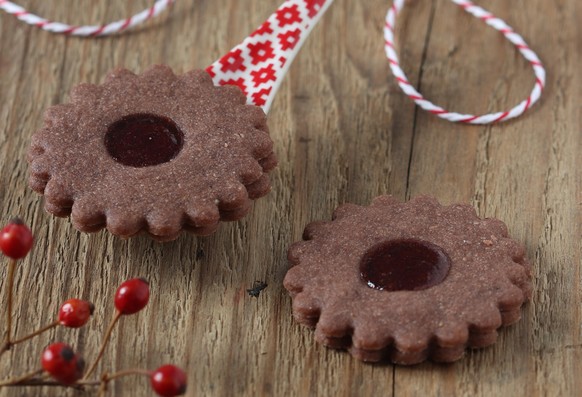 Spitzbuben mit Schokolade, Weihnachtskekse, Weihnachten, Plätzchen, Guetzli