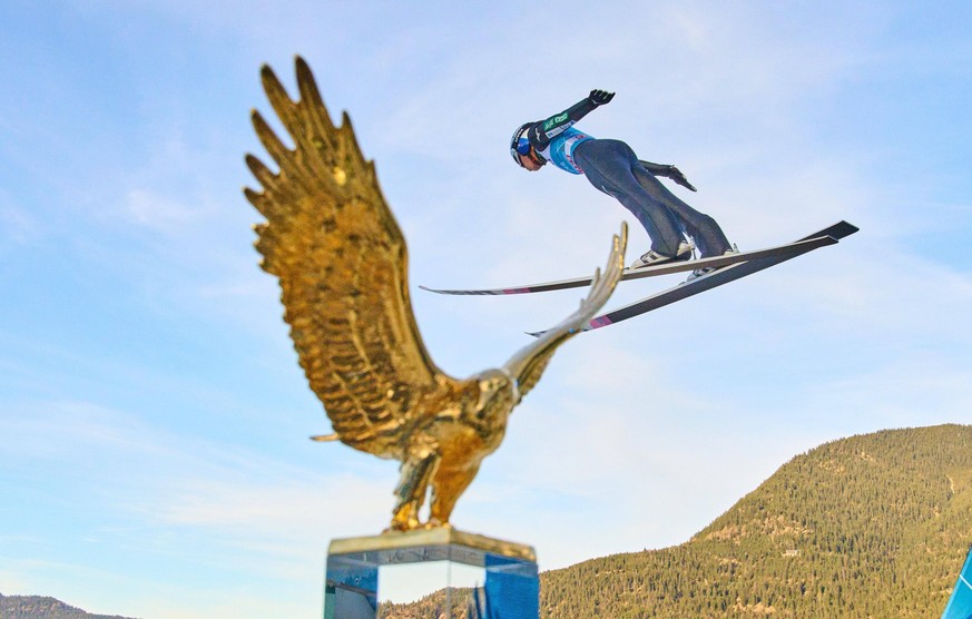 The trophy Golden Eagle with winner Ryoyu KOBAYASHI, JPN at the 70. Four Hills Tournament Ski jumping, Skispringen, Ski, nordisch on Olympiaschanze Garmisch-Partenkirchen, Bavaria, Germany, Jan 1, 202 ...