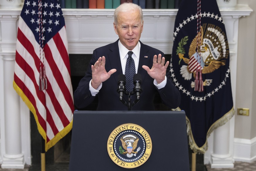 epa09770356 US President Joe Biden gives an update from the Roosevelt Room of the White House on the continued efforts to pursue deterrence and diplomacy, and Russia&#039;s buildup of military troops  ...