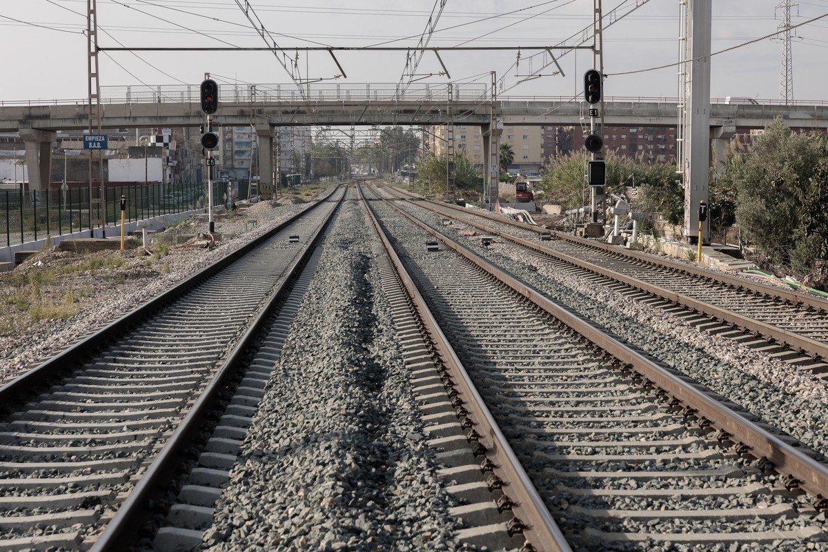 epa12489778 A view of the train rails in Sedavi, Valencia, Spain, 29 October 2025. The floods, triggered by the DANA (high-altitude isolated depression) weather phenomenon that struck eastern Spain on ...
