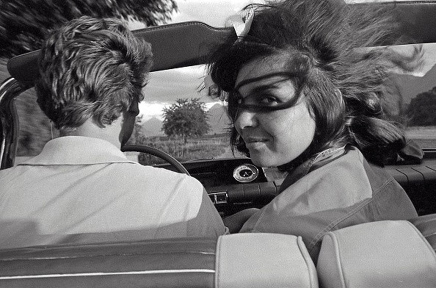 Johnny Hallyday (1943-) et Patricia Viterbo (1939-1966) lors de sa tournée en Suisse en avril 1962. (Photo de Maurice Zalewski/Corbis via Getty Images)