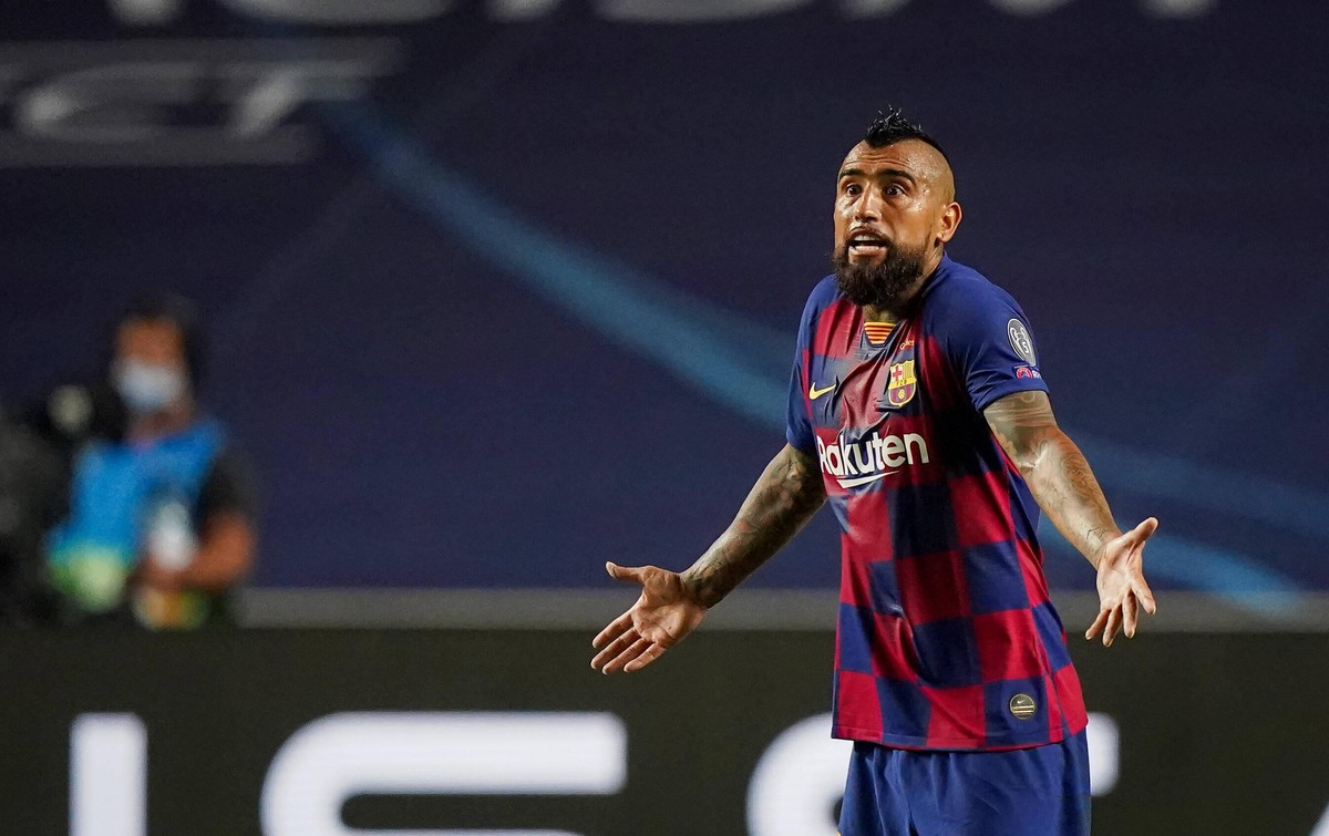 FC BAYERN MUENCHEN - FC Barcelona, Barca , Football UEFA Champions League Lisbon, Lissabon, Portugal, 14th August 2020. Arturo Vidal Barca in the quarterfinal UEFA Champions League match final tournam ...