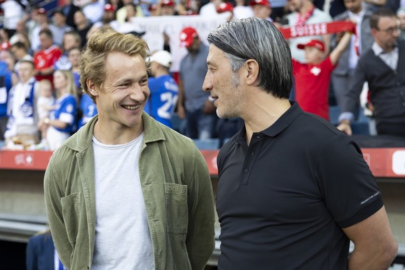 Switzerland&#039;s head coach Murat Yakin, right, and Swiss ski racer Marco Odermatt talk prior to an international friendly soccer match between Switzerland and Estonia at the Swissporarena in Lucern ...