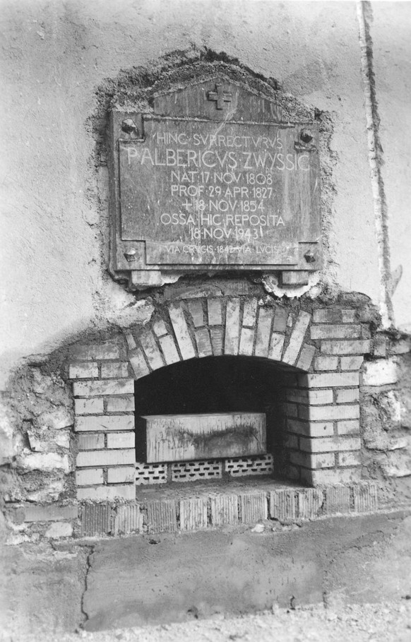 The new grave niche for Father Alberik Zwyssig in the parish church of Bauen.  https://scope.ur.ch/scopeQuery/detail.aspx?ID=50932