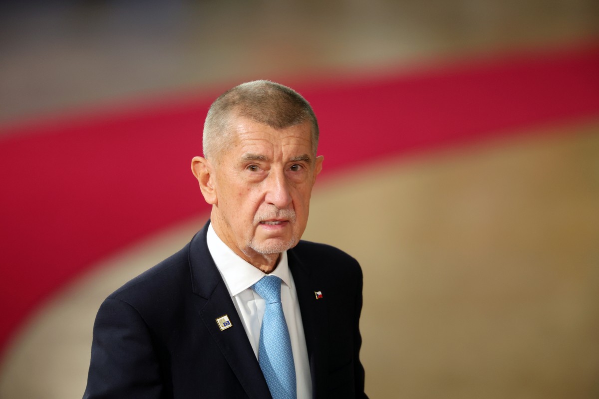 epa13308404 Czech Prime Minister Andrej Babis attends the second day of a two-day European Council summit in Brussels, Belgium, 16 October 2026. European Union (EU) heads of state and government are m ...