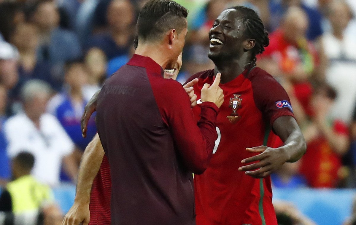 Cristiano Ronaldo und Éder feiern zusammen den EM-Titel.&nbsp;