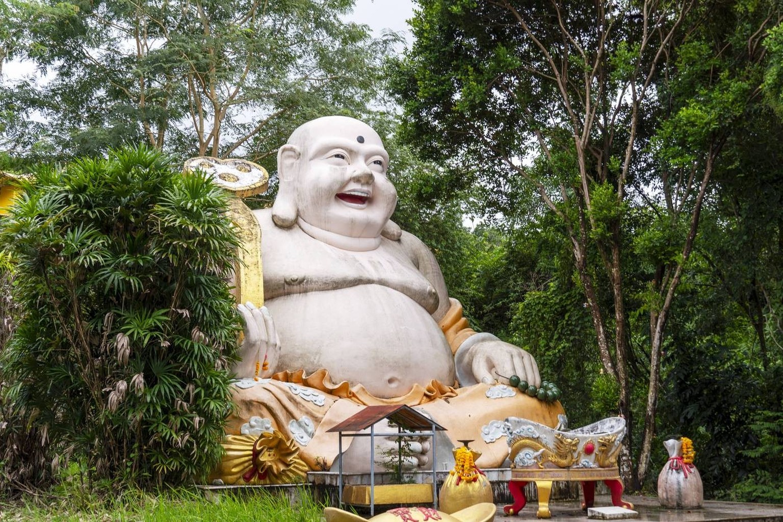 Statue of laughing Budda in Hat Yai Thailand, Songkhla, Hat Yai R_DAPC240205-1346332-01