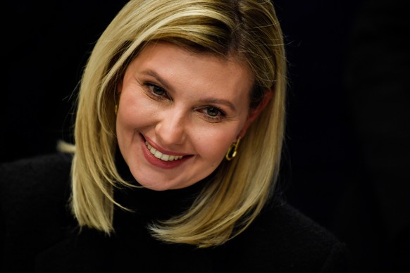 epa10363613 First Lady of Ukraine Olena Zelenska visits a classroom at a primary school for non-native speaker pupils in Paris, France, 13 December 2022. France hosts an international conference on 13 ...