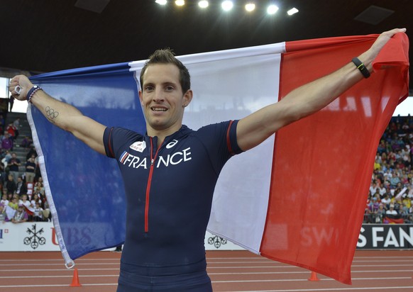 FILE - In this Saturday, Aug. 16, 2014 file photo, France&#039;s Renaud Lavillenie celebrates winning the gold medal in the men&#039;s pole vault final during the European Athletics Championships in Z ...