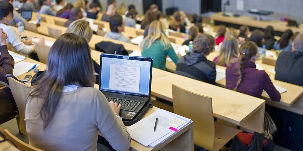 Dass in Führungsetagen weniger Frauen zu finden sind als Männer, hat oft nicht mit Diskriminierung zu tun, sondern damit, dass Frauen nicht wollen. Eine Studie mit 10'000 Studierenden in Zürich zeigt, ...