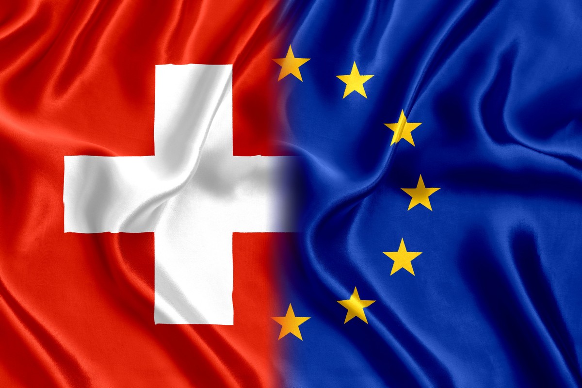 Schweiz EU Verhältnis Flaggen