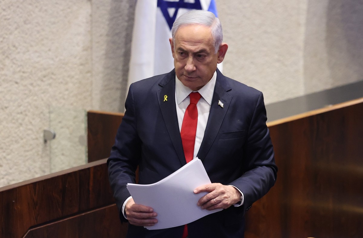 epa11727609 Israeli Prime Minister Benjamin Netanyahu speaks during a discussion called on by the opposition on the release of the Israeli hostages held by Hamas, at the Knesset in Jerusalem, Israel,  ...