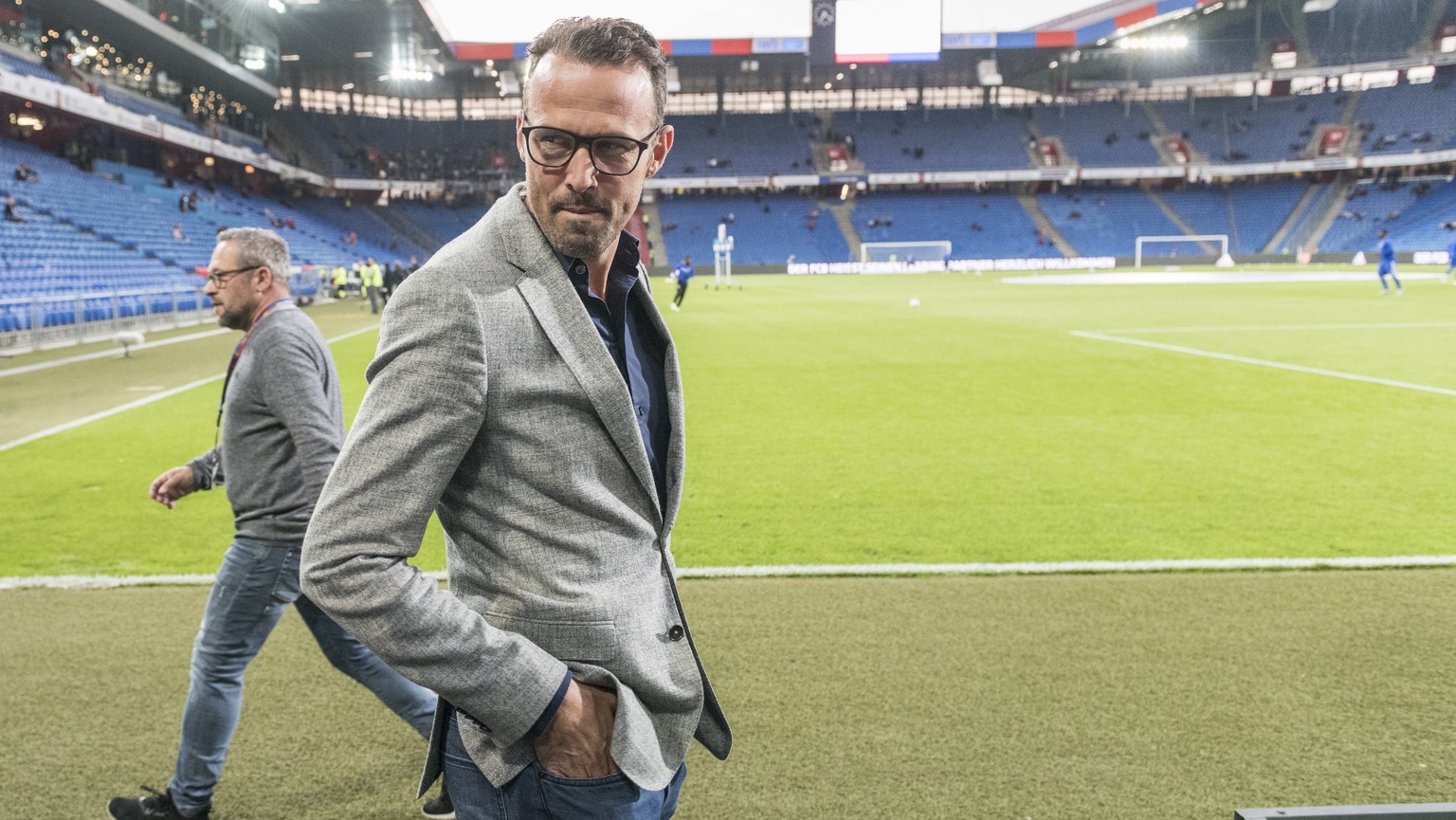 Der Sportchef des FC Basel, Marco Streller, nach einem TV Interview vor dem Fussball Meisterschaftsspiel der Super League, des FC Basel gegen den FC Luzern, am Mittwoch, 26. September 2018, im Stadion ...