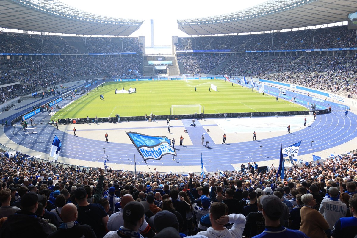 DEU, DFL, 1. FBL, Hertha BSC vs. VfL Bochum, / 20.05.2023, Berliner Olympiastadion, Berlin, DEU, DFL, 1. FBL, Hertha BSC vs. VfL Bochum, im Bild Hertha-BSC Fans DFL - regulations prohibit any use of P ...