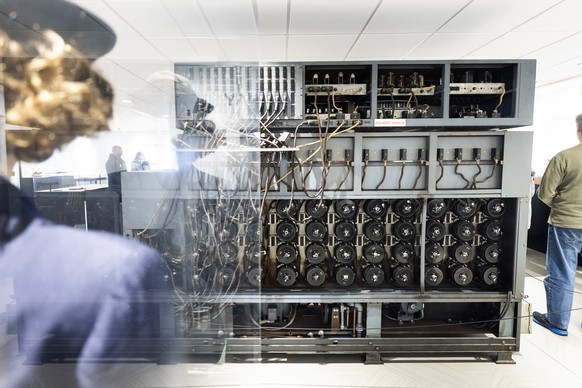 epa11159358 A WWII-era US Navy cryptanalytic Bombe, used to determine the settings of Enigma machines in German U-boats, at the National Cryptological Museum, adjacent to the National Security Agency  ...