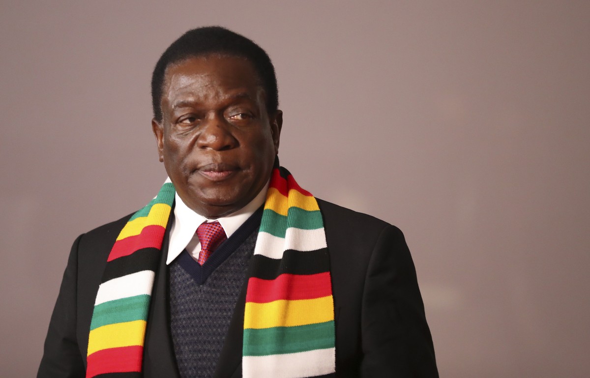 epa06924640 (FILE) - Zimbabwe's President Emmerson Mnangagwa arrives for a group picture at the BRICS summit meeting in Johannesburg, South Africa, 27 July 2018 (reissued 03 August 2018). Accordi ...