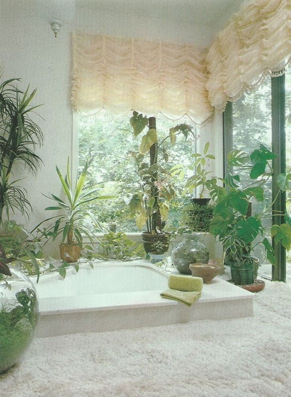 Badezimmer WC mit Spannteppich 1970s retro design https://www.apartmenttherapy.com/why-did-anyone-think-carpet-in-the-bathroom-was-a-good-idea-257122