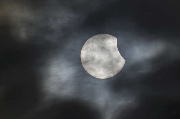 A partial solar eclipse is seen from near Bridgwater, in south western England, March 20, 2015. REUTERS/Toby Melville