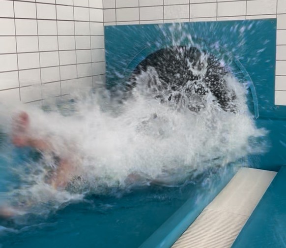 Hallenbad Eau la la Davos Rutschbahnen Schweizer Hallenbäder Rauszeit