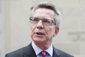 Innenminister Thomas de Maizière wollte nach den Beratungen keinen Kommentar abgeben, spielte aber den möglichen Schaden herunter