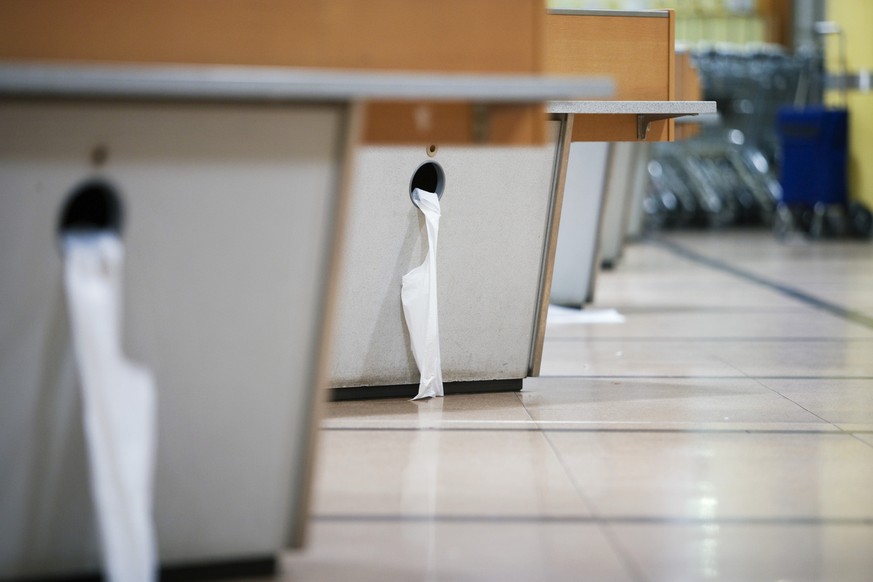 Plastic bags hang out from their dispensers underneath the checkouts at a branch of &quot;Migros&quot;, Switzerland&#039;s largest supermarket chain in Zurich, Switzerland, pictured on July 9, 2008. ( ...