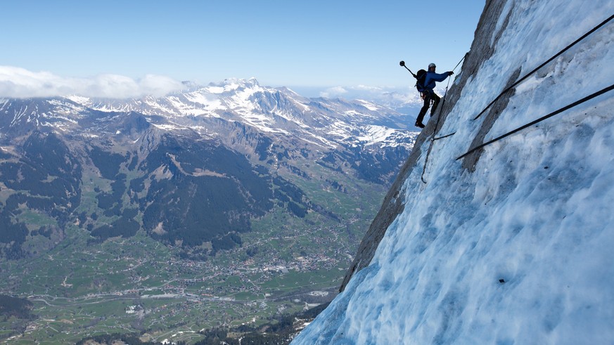 HANDOUT - Die Aussicht von oben ist das Faszinierende am Bergsteigen. Diese Aussicht und einen grandiosen
Rundumblick bietet der Schweizer Bergsportspezialist Mammut nun aus der Eiger-Nordwand. Das
 ...