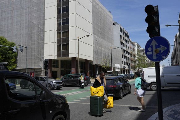 Traffic lights stopped working following a power outage in downtown Lisbon, Portugal, Monday, April 28, 2025. (AP Photo/Armando Franca)
Spain Power Outage