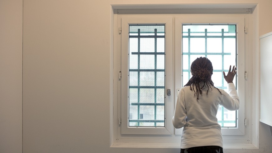 An inmate of the pre-deportation detention unit at the airport prison in Kloten in the canton of Zurich, Switzerland, looks out of the barred window, pictured on November 1, 2010. Most of the inmates  ...